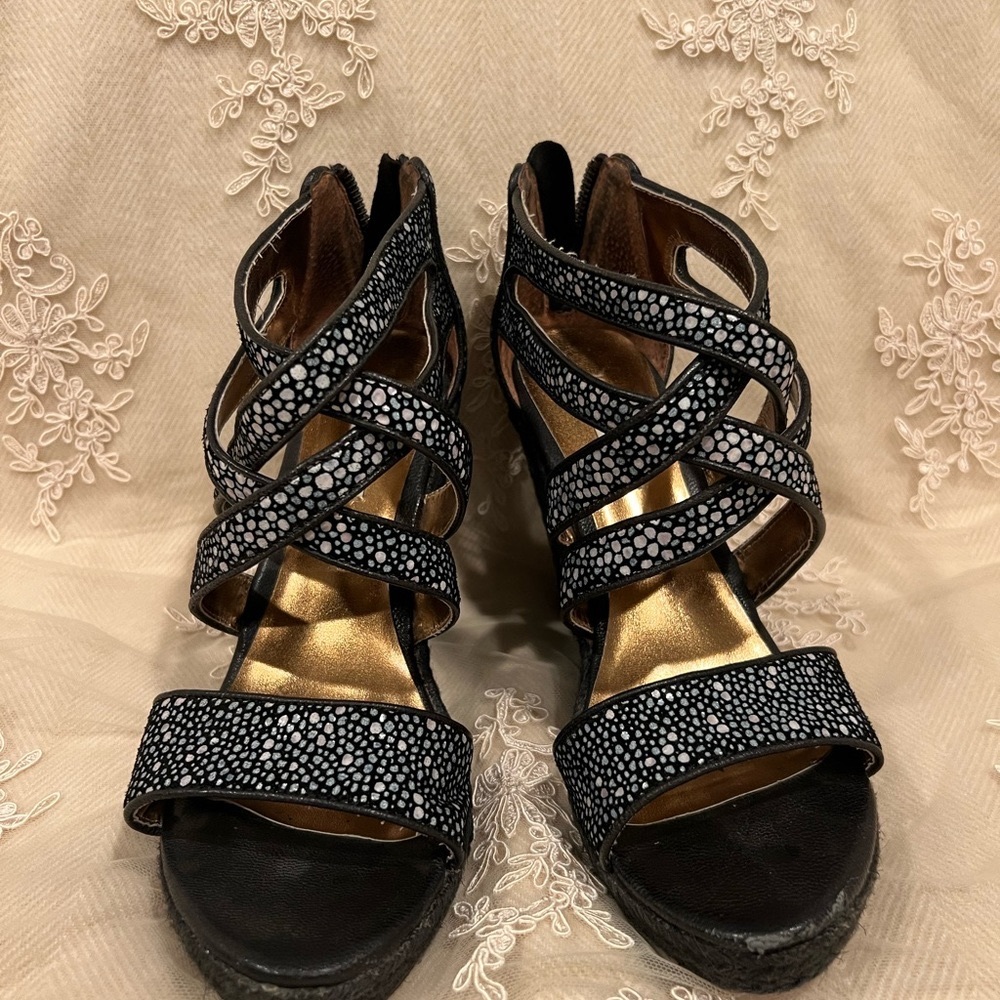 Cynthia Vincent Black Stingray Wedges 7 1/2
